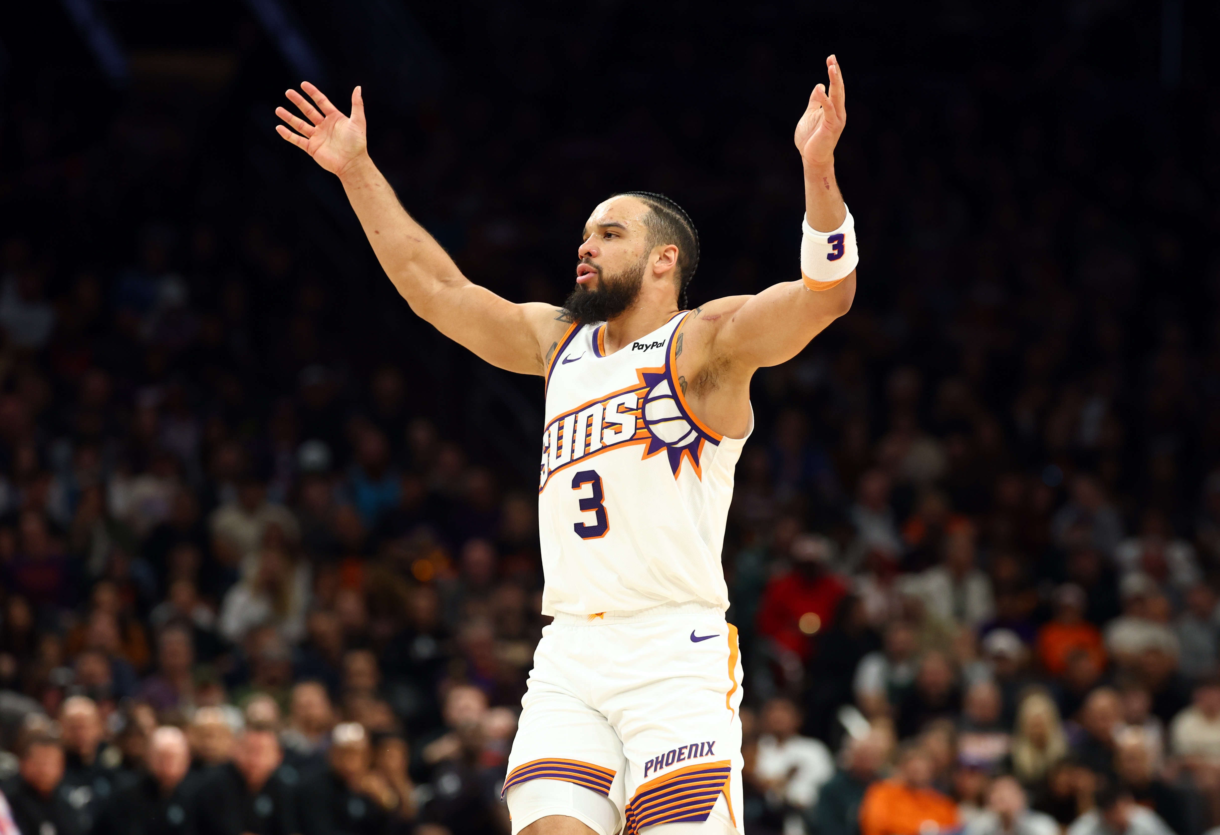 开云电竞-主攻手！狄龙半场12中7砍下全队最高15分外加3篮板