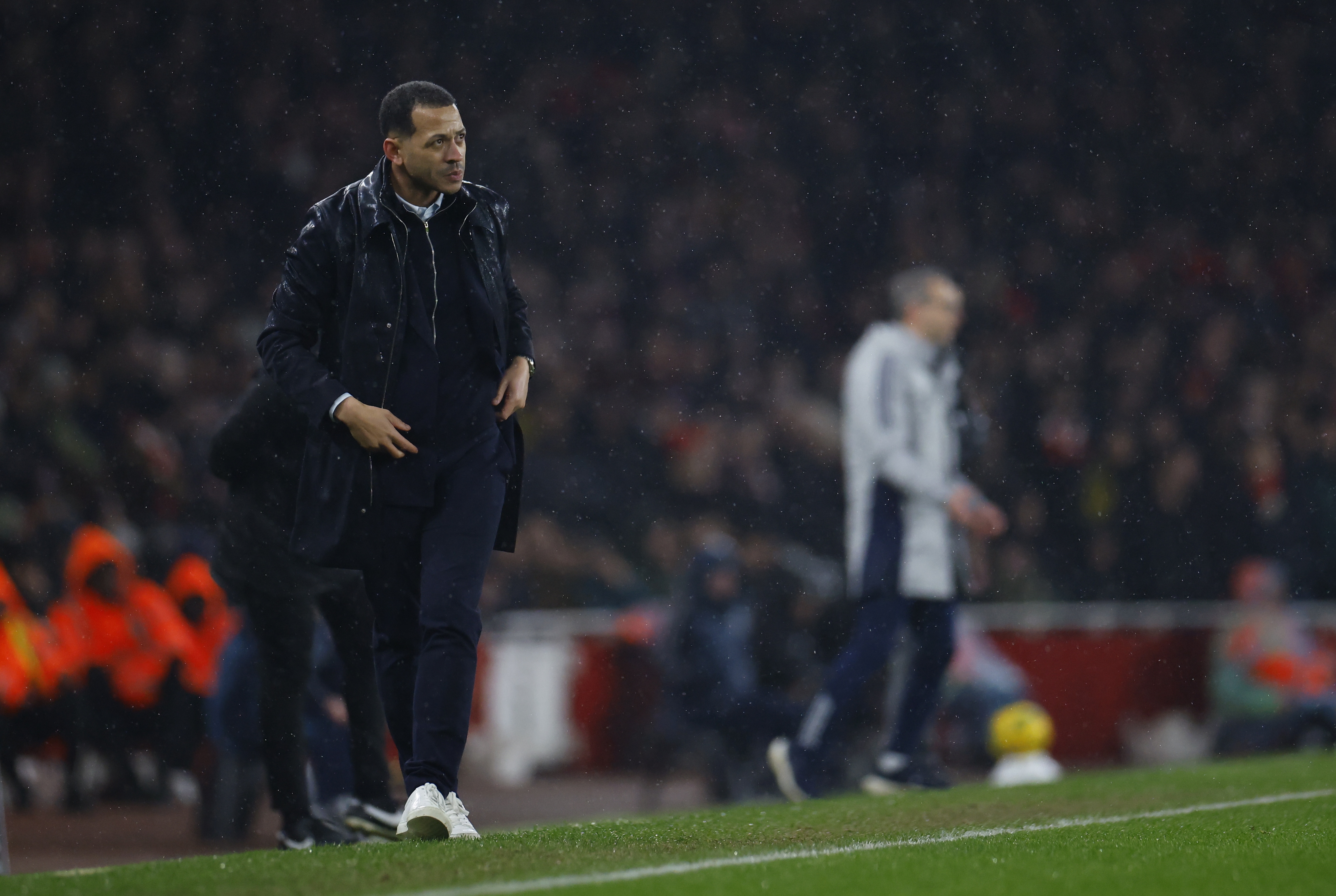 开云体育-失误送礼！电讯报：罗塞尼尔更喜欢约恩森，因为他出球比桑切斯好