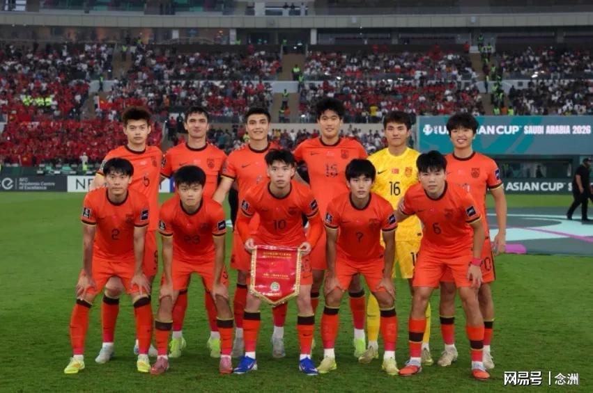 开云电竞-U23国足回国!获献鲜花花环 大量球迷热情接机:欢迎英雄凯旋归来